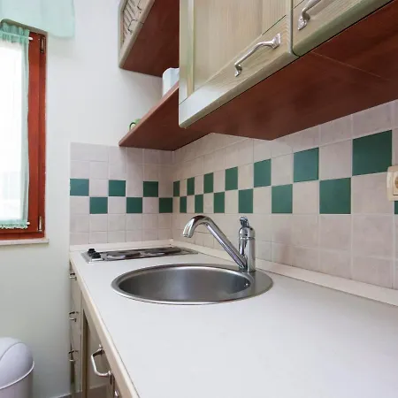 Guest house Toni 555 Primosten