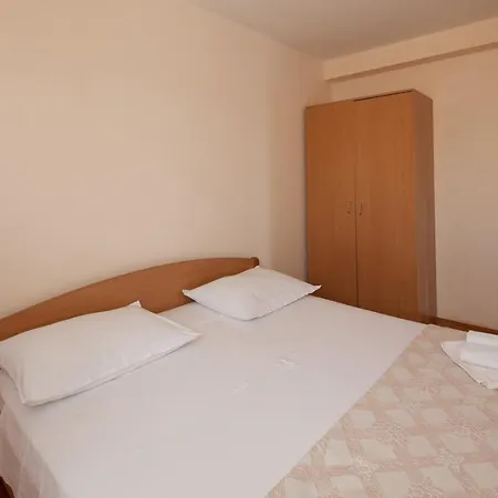 Toni 555 Konukevi Primošten